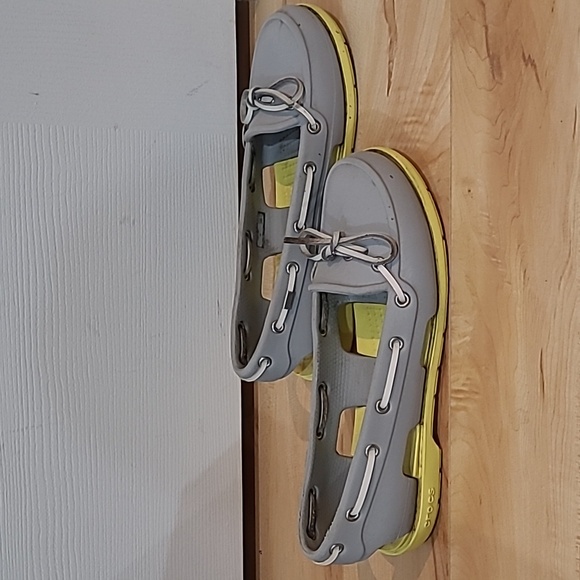 Crocs women's size 8 shoes - Picture 3 of 5